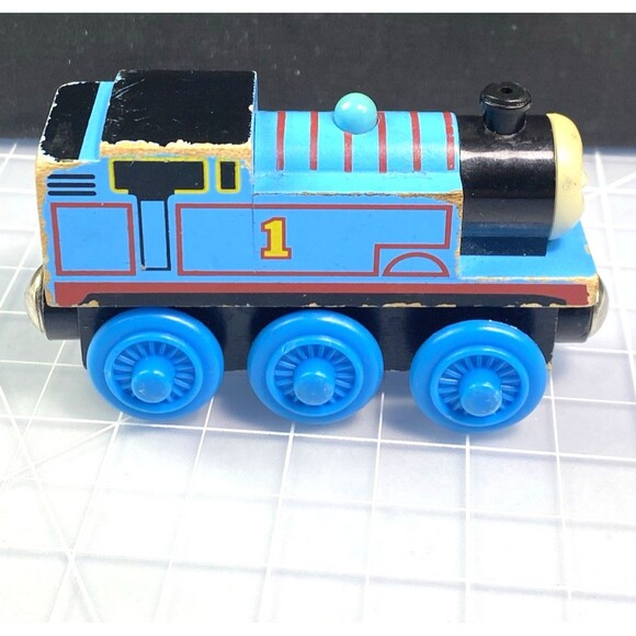 2003 "Thomas" Tank Engine #1 Thomas & Friends Wooden Train Magnetic Coupler - Picture 1 of 5